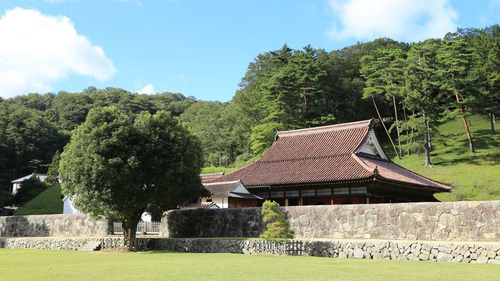 旧閑谷学校。旧岡山藩直営の庶民のための学校。講堂は国宝です。