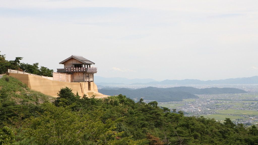 鬼の城。昔話の桃太郎伝説に縁の深い土地。