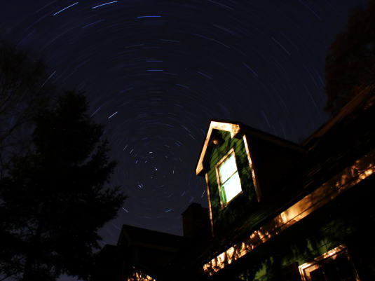 庭から望む北極星