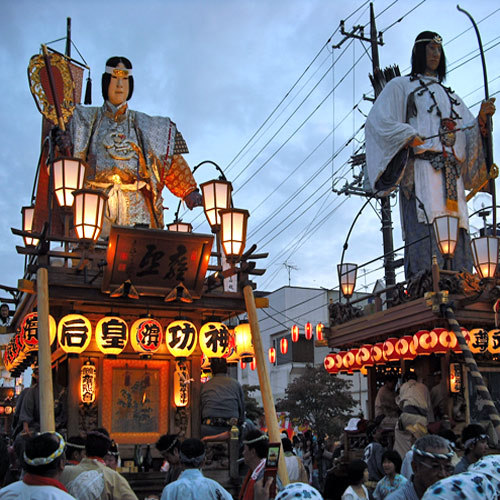 「潮来祇園祭礼」勇壮な山車が町中を練り歩きます。