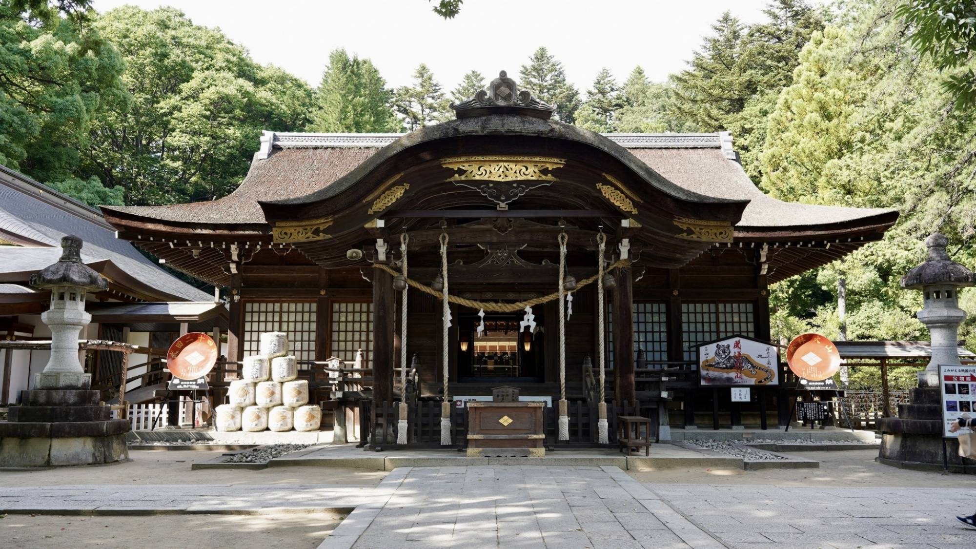 武田信玄公を御祭神として祀る武田神社。「勝運」のご利益があるといわれています。