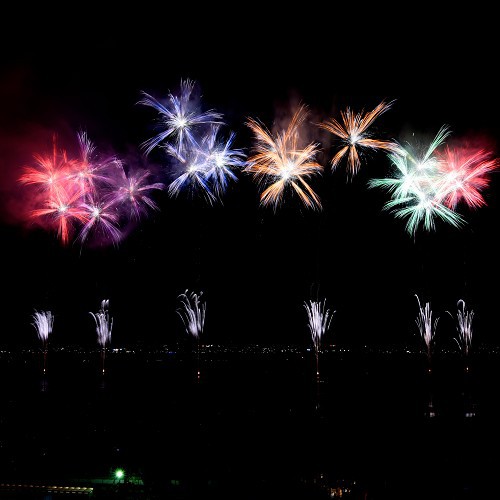 【諏訪湖祭湖上花火大会の様子】