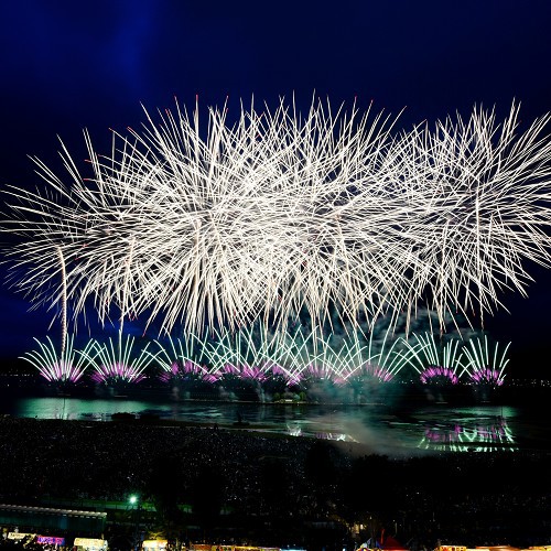 【諏訪湖祭湖上花火大会の様子】