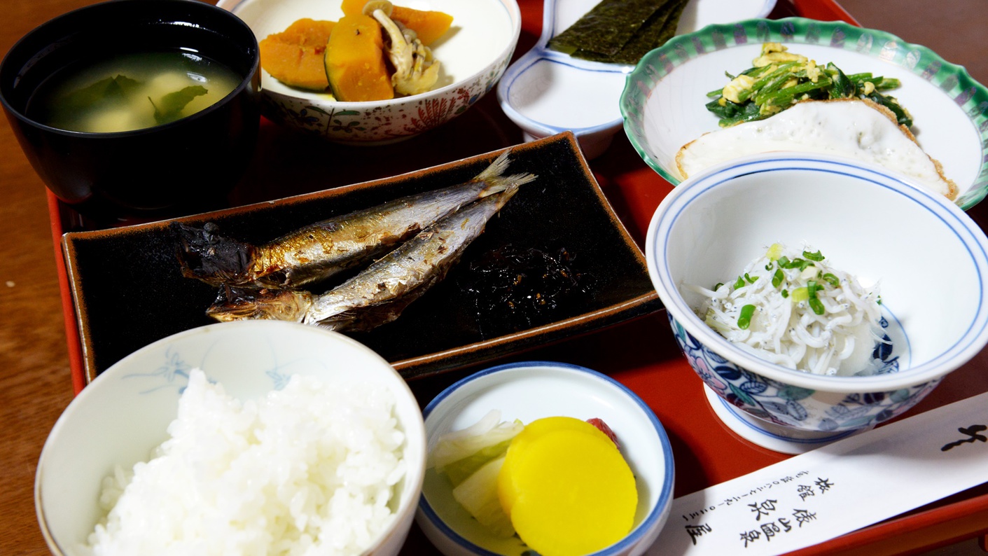 *【朝食一例】当宿で作った無農薬野菜の他に、日本海の海の幸も使用しております。