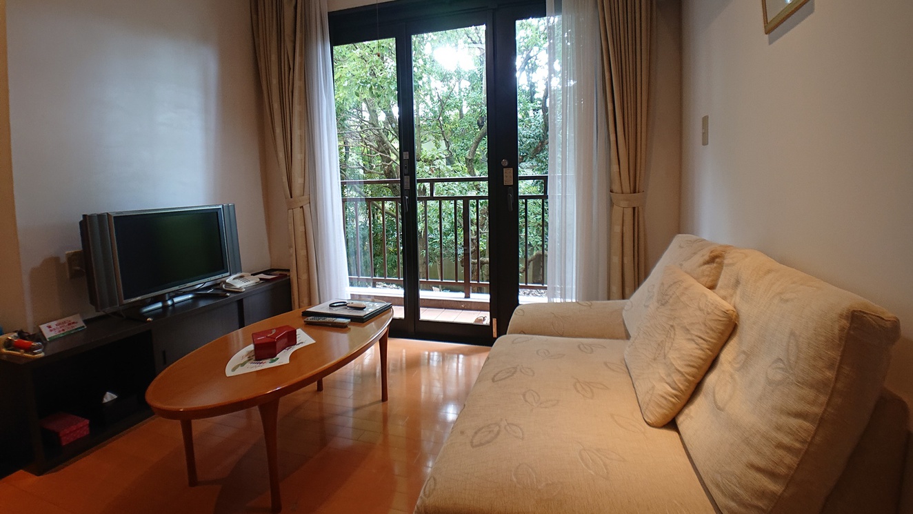 【露天風呂付】琉球畳にローベットの和風ツイン客室イメージ