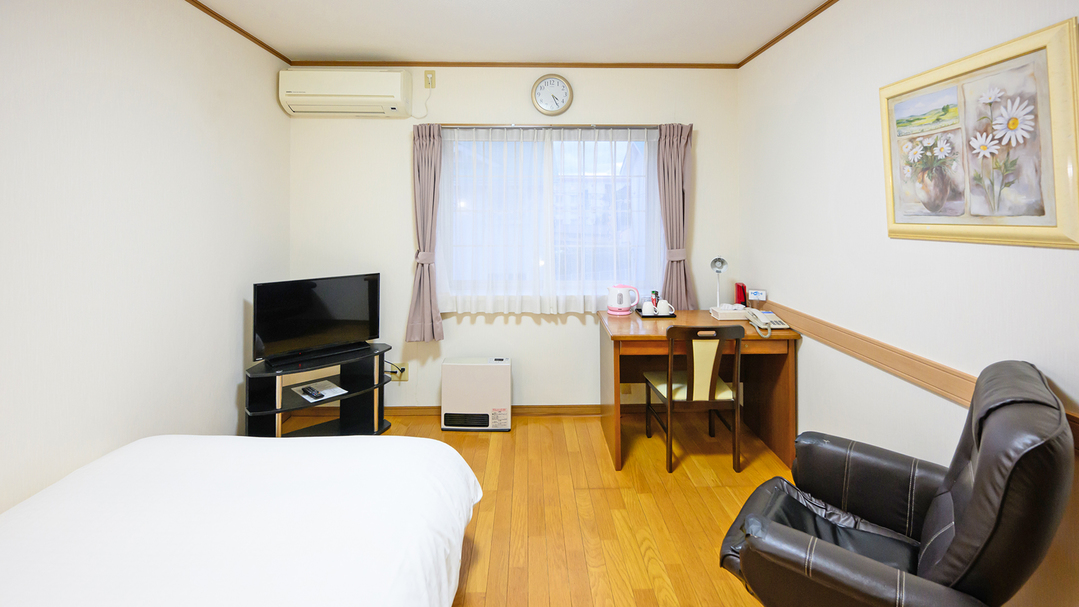 【全室フランスベットセミダブル】ゆったり広々なお部屋、リクライニングチェア完備