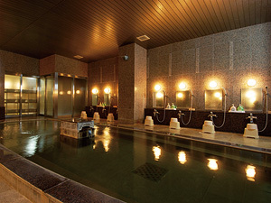 総御影石、舟型の大浴場は保温効果が高く、とろみのある柔らかな肌触りが自慢です。