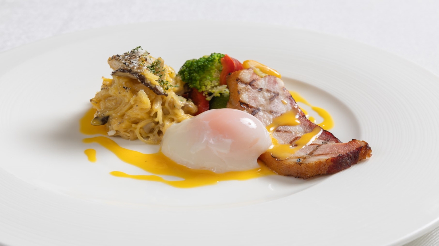 レストラン「ファヌアン」／ご朝食ポテトとキノコのカルボナーラ島豚ベーコンのグリル