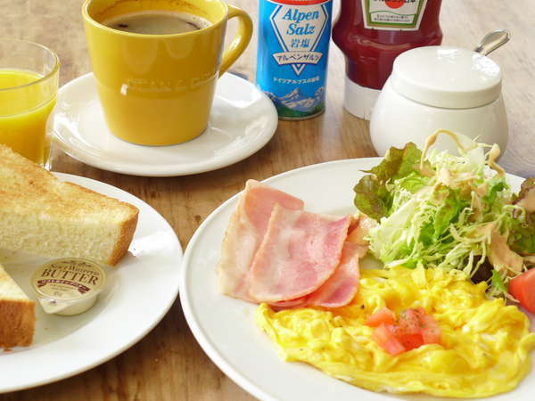スクランブルエッグの朝食セットです。