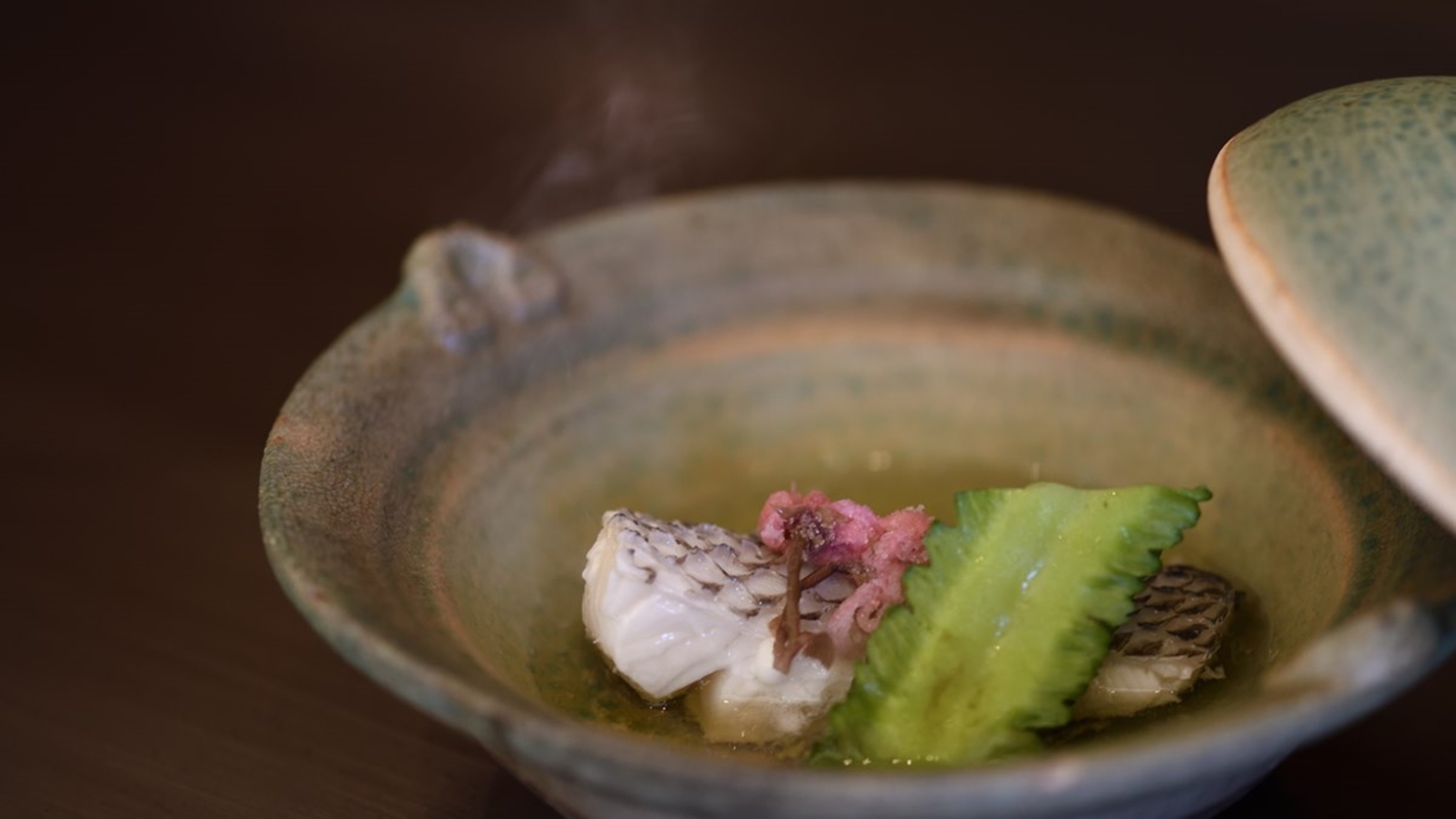この春の「龍潭」では鉄板焼きでは珍しい、沖縄で「マース煮」と呼ばれる魚の汐煮をご用意しました。