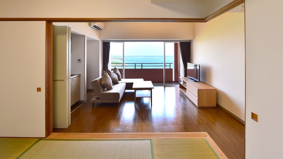 【タイプB 和洋室】約12畳のリビング・ダイニングに、6畳の和室スペースを備えた客室。