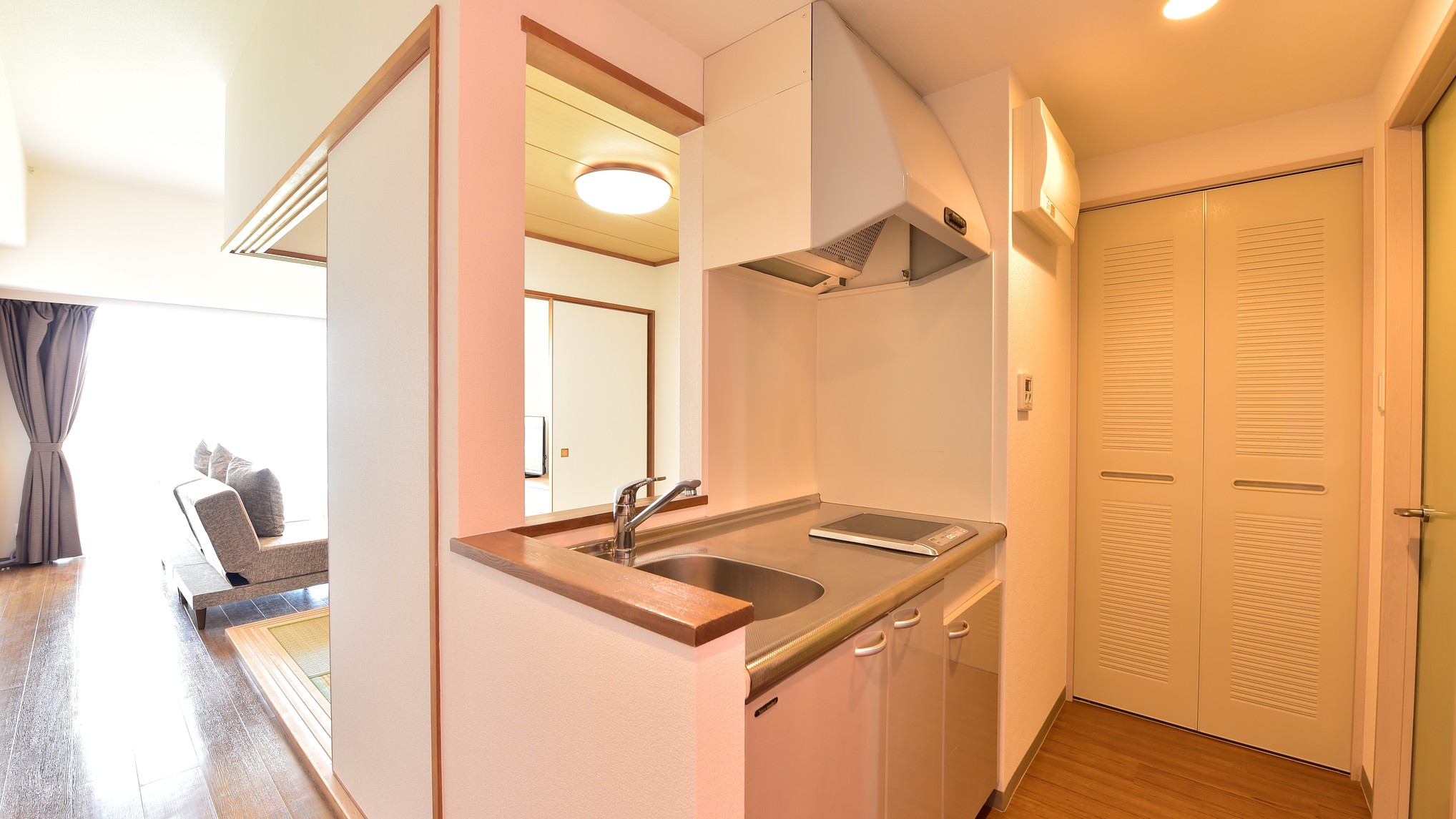 【タイプA2 和洋室】“;暮らす”;ことを前提に設計された客室にはミニキッチンを完備。
