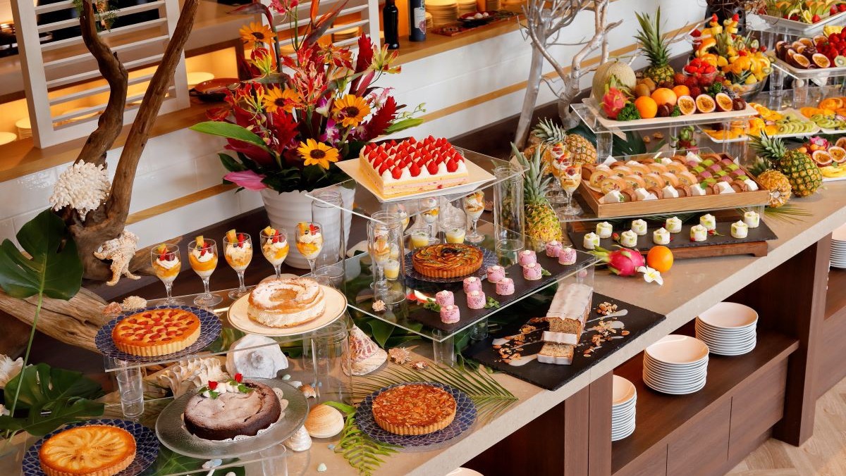 【リゾート内レストラン/ポルトフィーノ夕食】充実のスイーツコーナー。