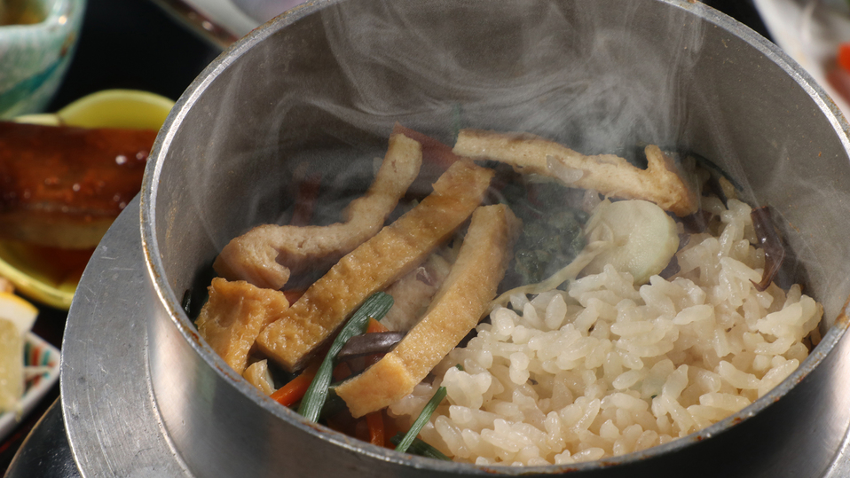 【夕食】 山菜釜飯＊