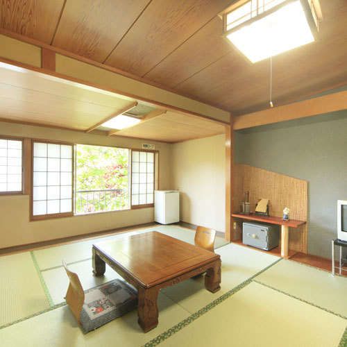 本館客室（10畳)一例