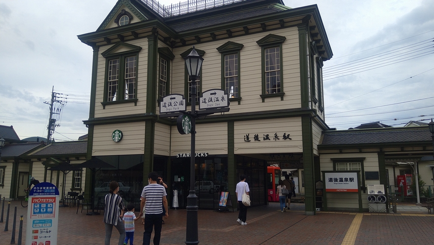 【道後温泉駅】路面電車の始発・終着駅です