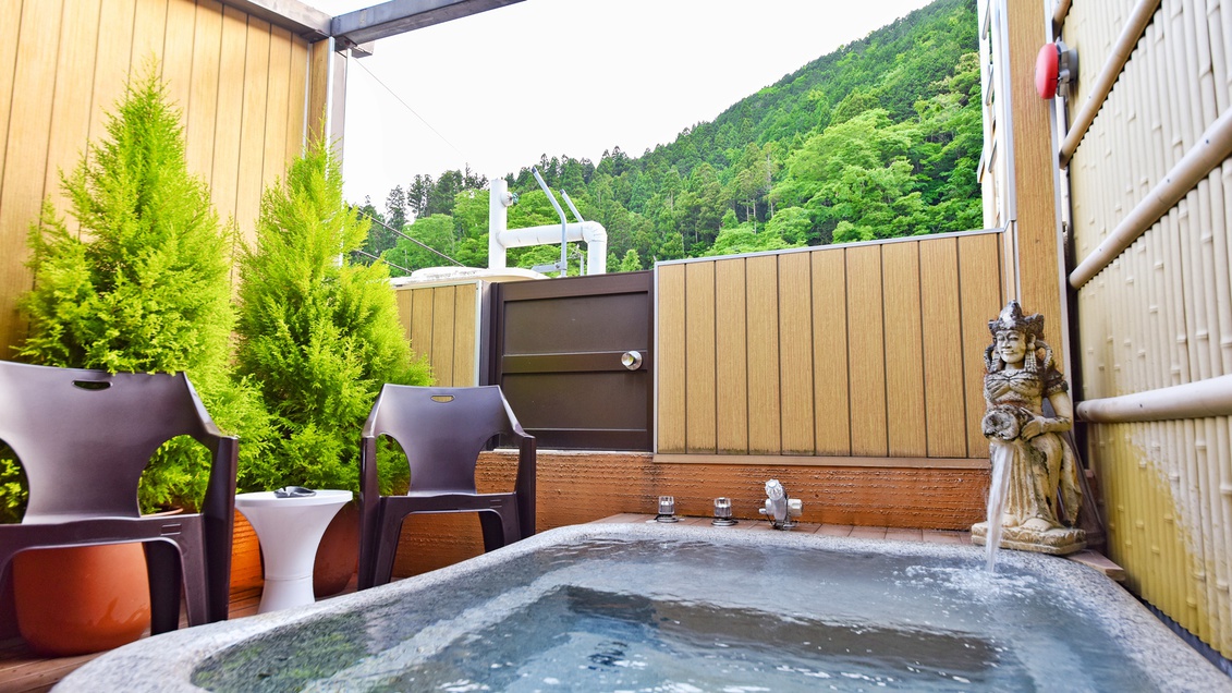 Yubara Onsen Gamuran Yubara Onsen Gamuran is perfectly located for both business and leisure guests in Maniwa. The property offers a high standard of service and amenities to suit the individual needs of all travelers. Se