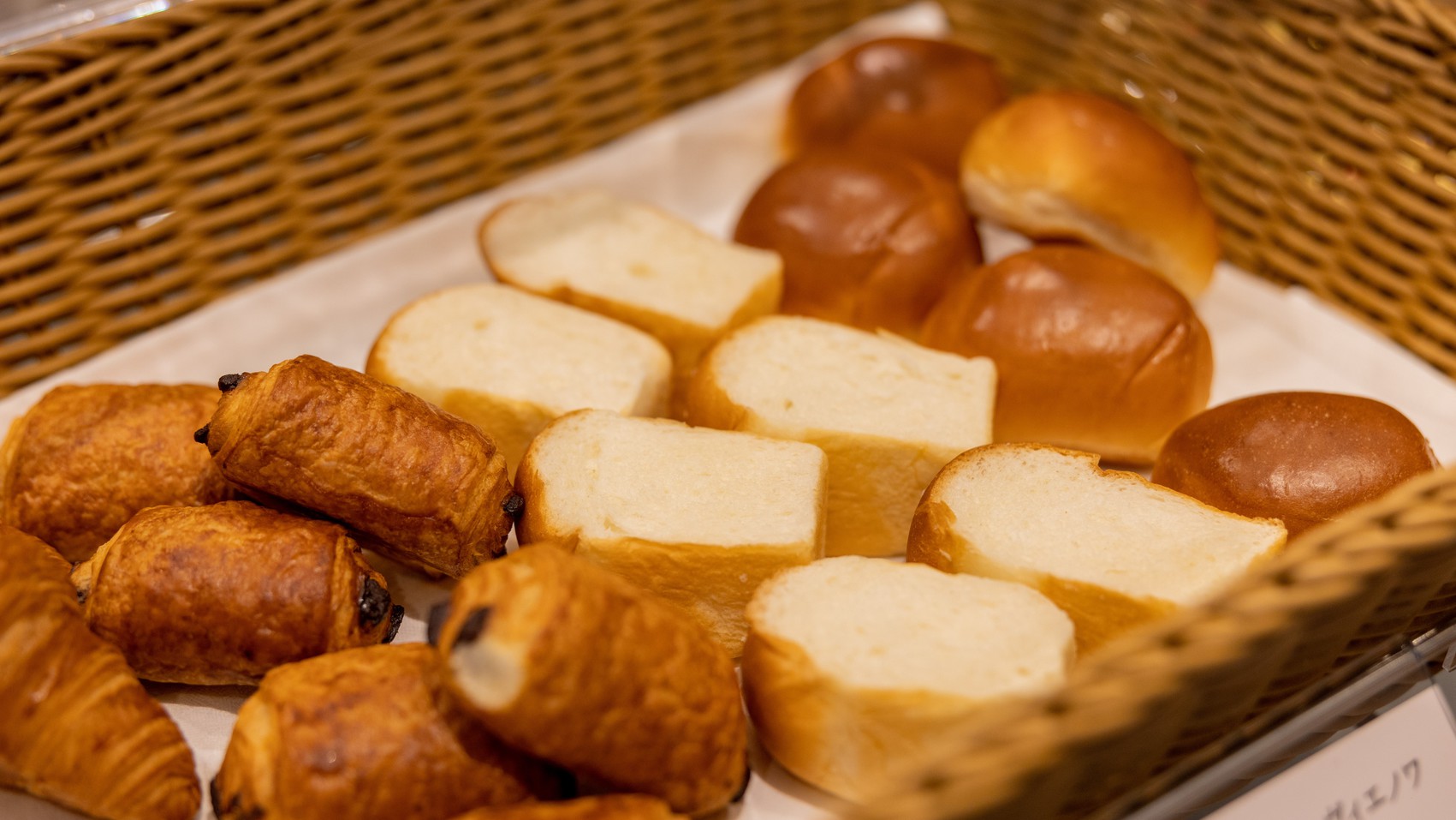 朝食イメージ：パン4種