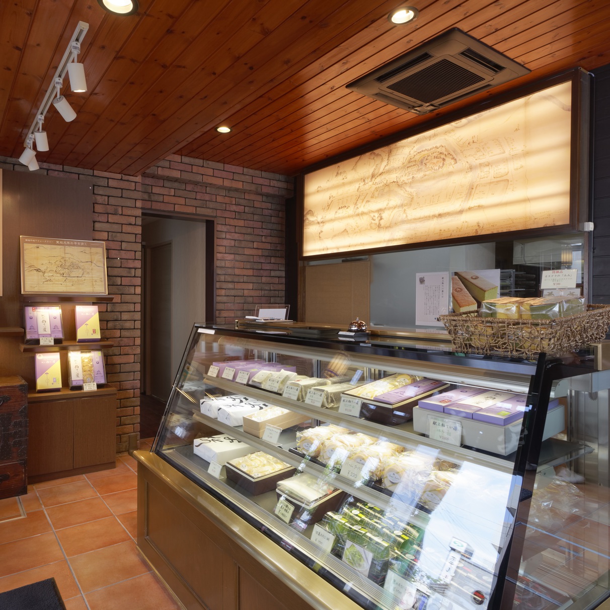 【大平楼】1F カステラ、ロールケーキなどを販売しております