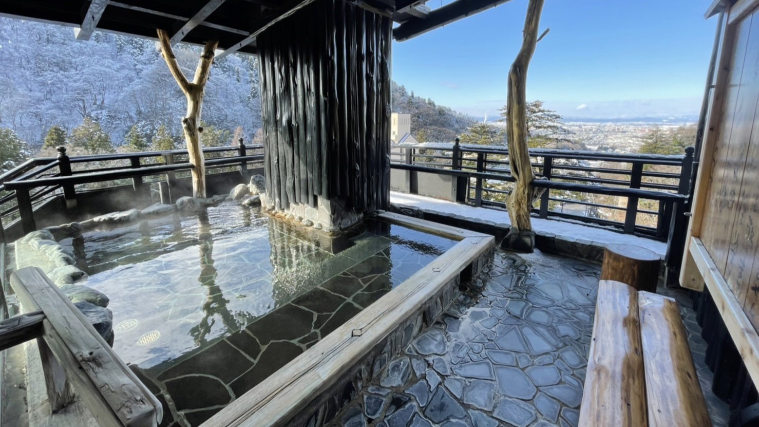 千代滝最上階露天風呂冬晴れの日には美しい雪山が見えることも