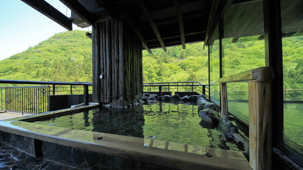 ＊展望露天風呂自然豊かな東山温泉の山々の景色をお楽しみいただけます