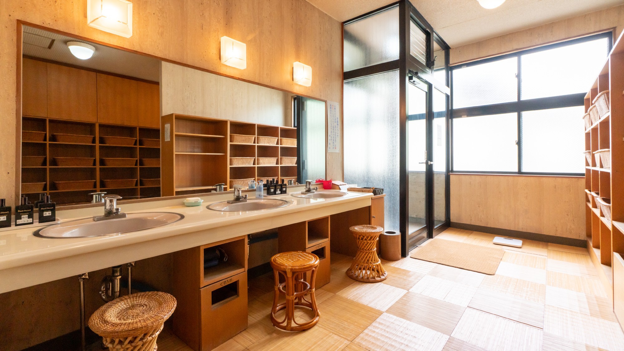 温泉｜男性脱衣場