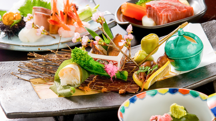 【夕食】季節の食材を使った灰屋の郷土会席