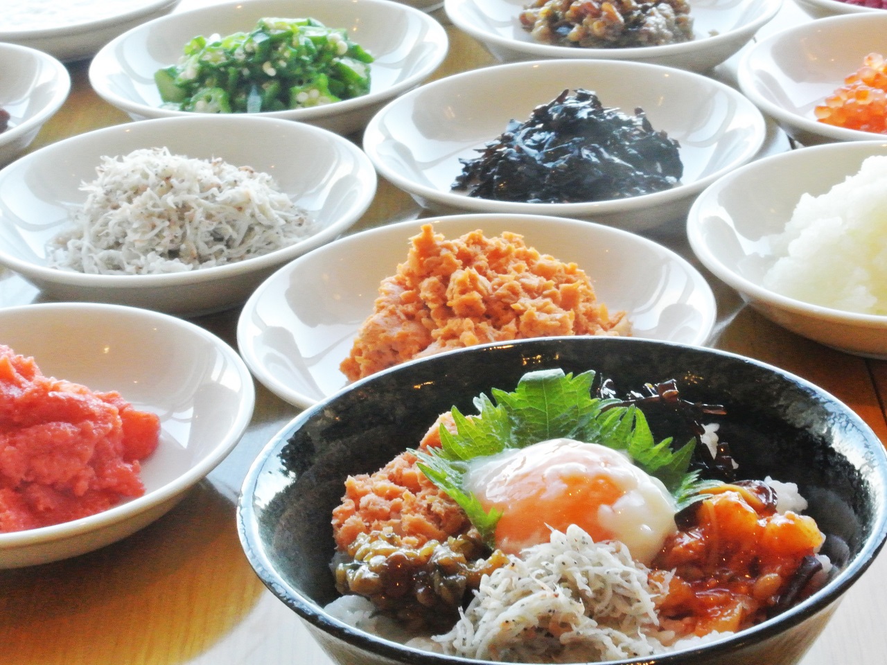 朝食ビュッフェ「朝丼ぶり」