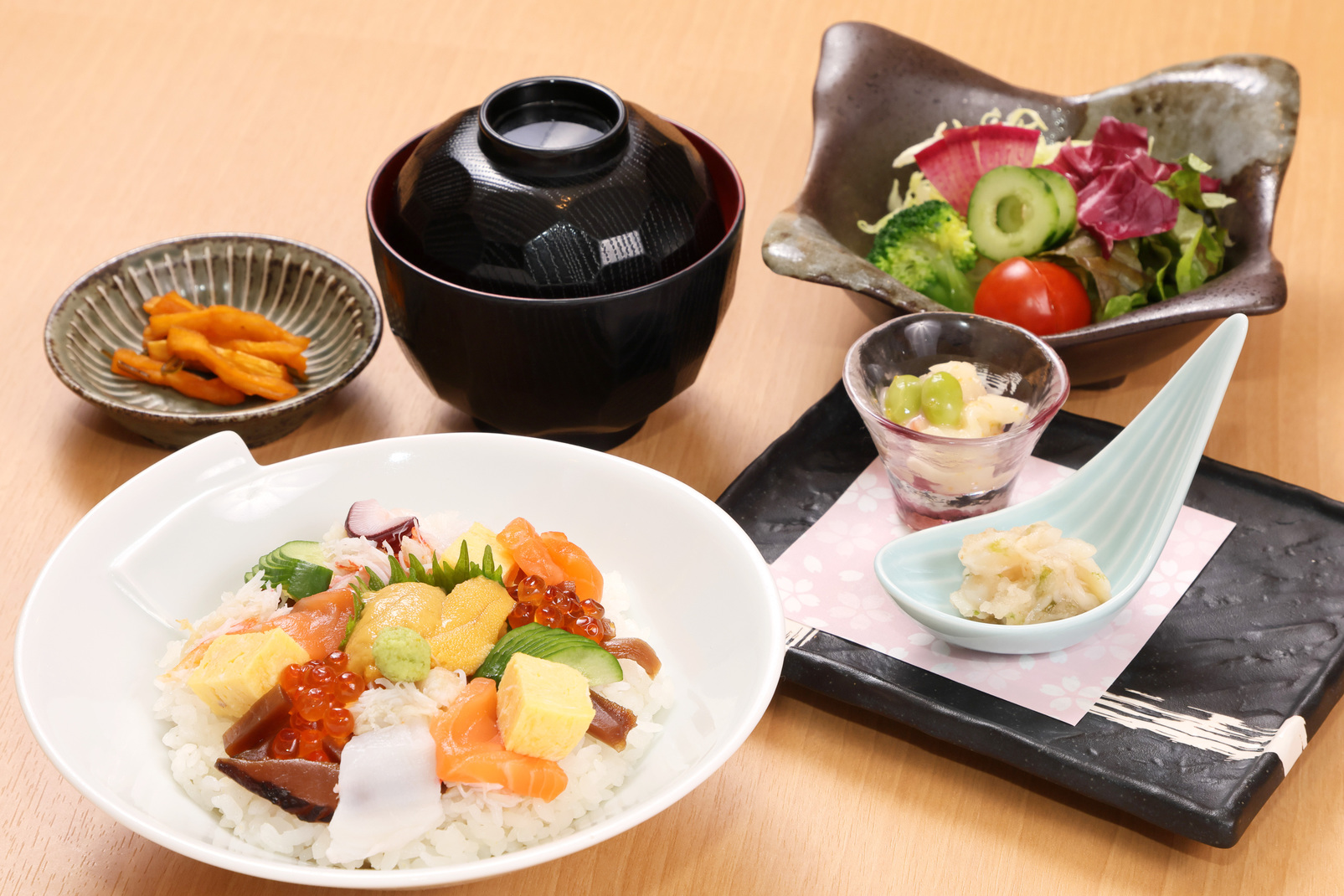 朝市提携店うにうらかみ函館本店（メニュー一例）