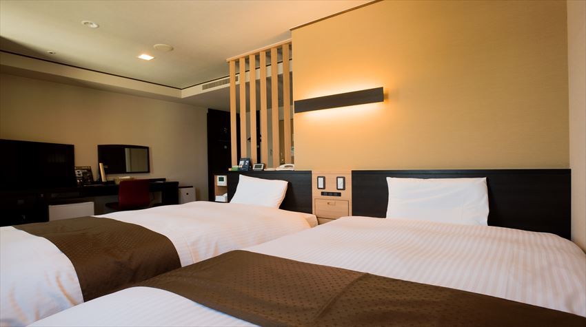 ロイヤルツイン24平米・ＴＶは４０型・ＬＥＤライト・加湿機能付き空気清浄機完備・マルチ充電器