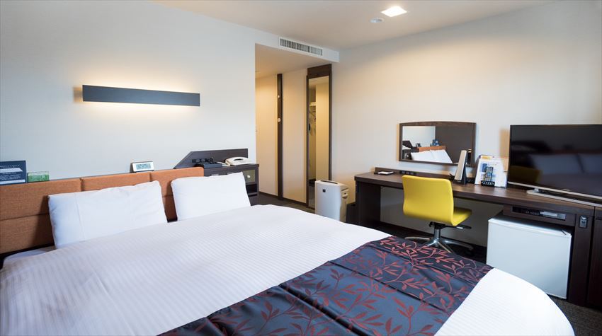 ラージクイ−ン16平米・TVは40型・LEDライト・加湿機能付き空気清浄機完備・マルチ充電器完備