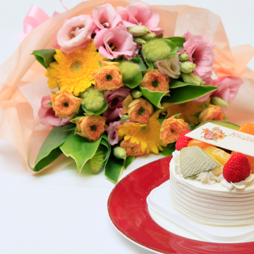 お祝い事にもケーキや花束のお手配も可能ですので事前にご連絡ください（有料）