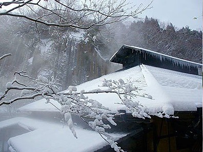 雪景色の黒川荘
