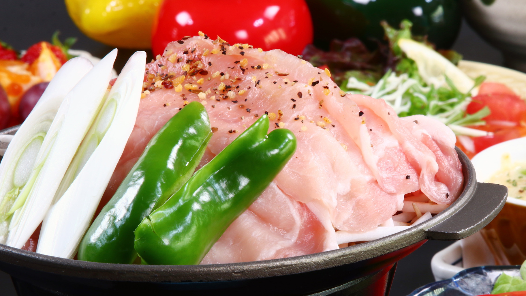 和食コース地物野菜と豚肉の陶板焼き