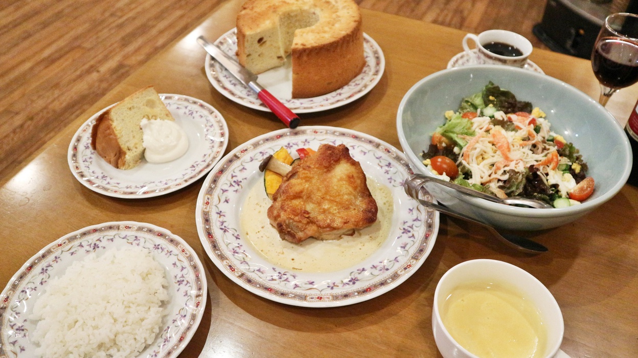 *夕食一例／通常2食付き料理に当館自慢のシフォンケーキをお付け致します♪