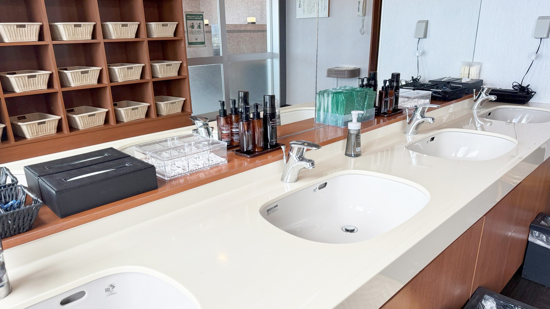 男性大浴場脱衣所2