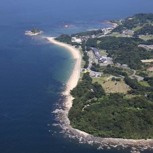空からの志賀島全周約10キロの緑豊かなアイランドリゾート。