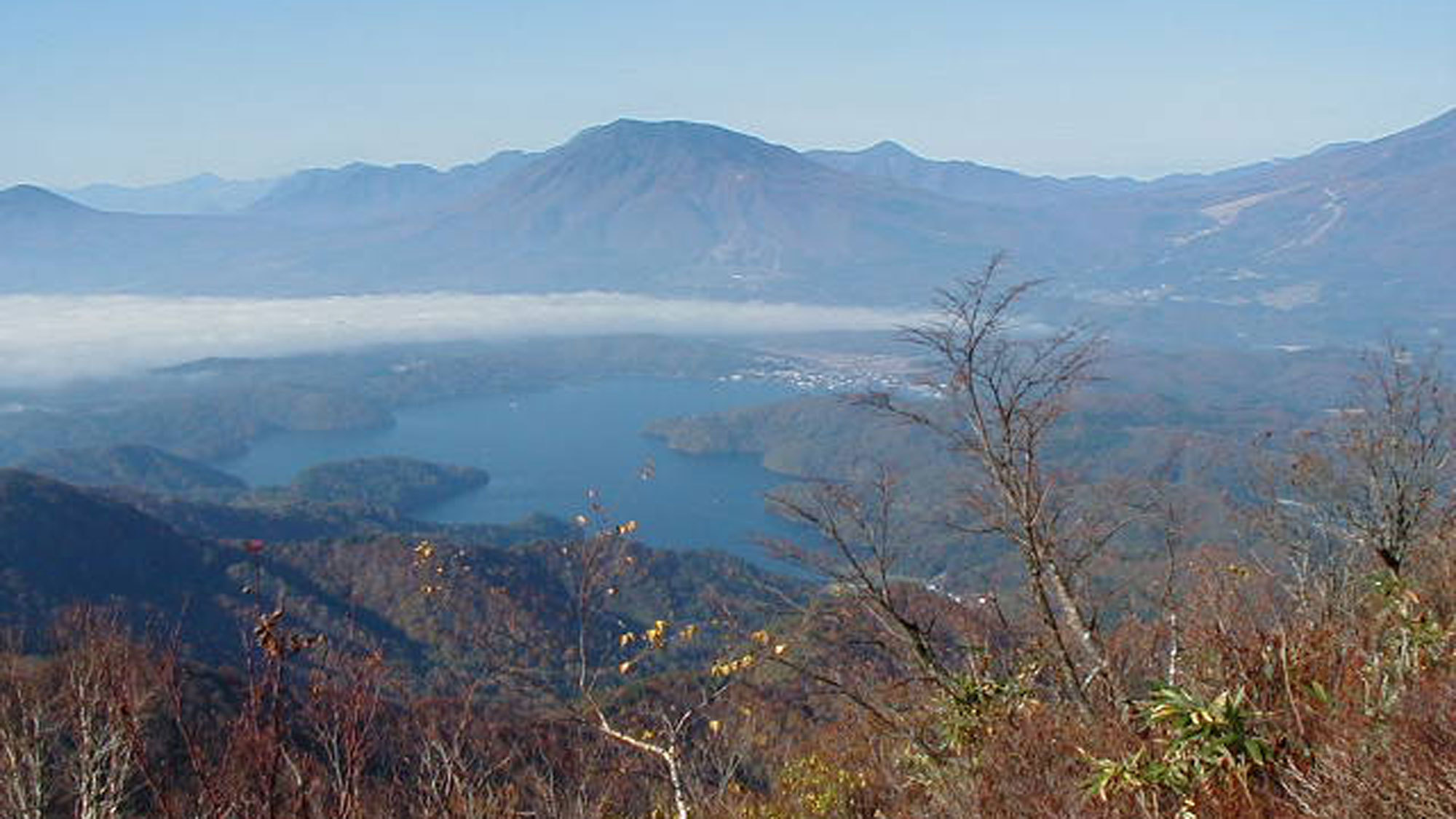 *野尻湖と黒姫山/四季によって表情を変える絶景