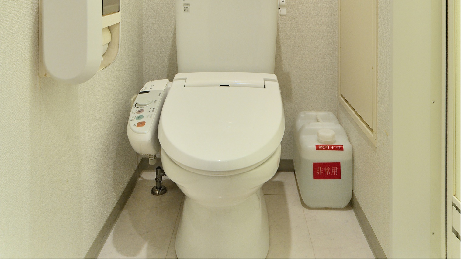 温水シャワー機能付きトイレ