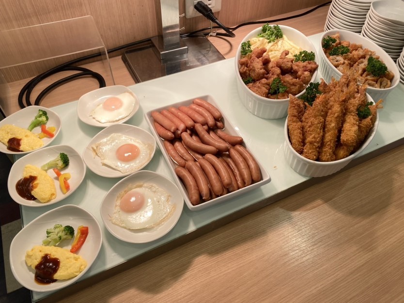 朝食卵料理と揚げ物（イメージ）