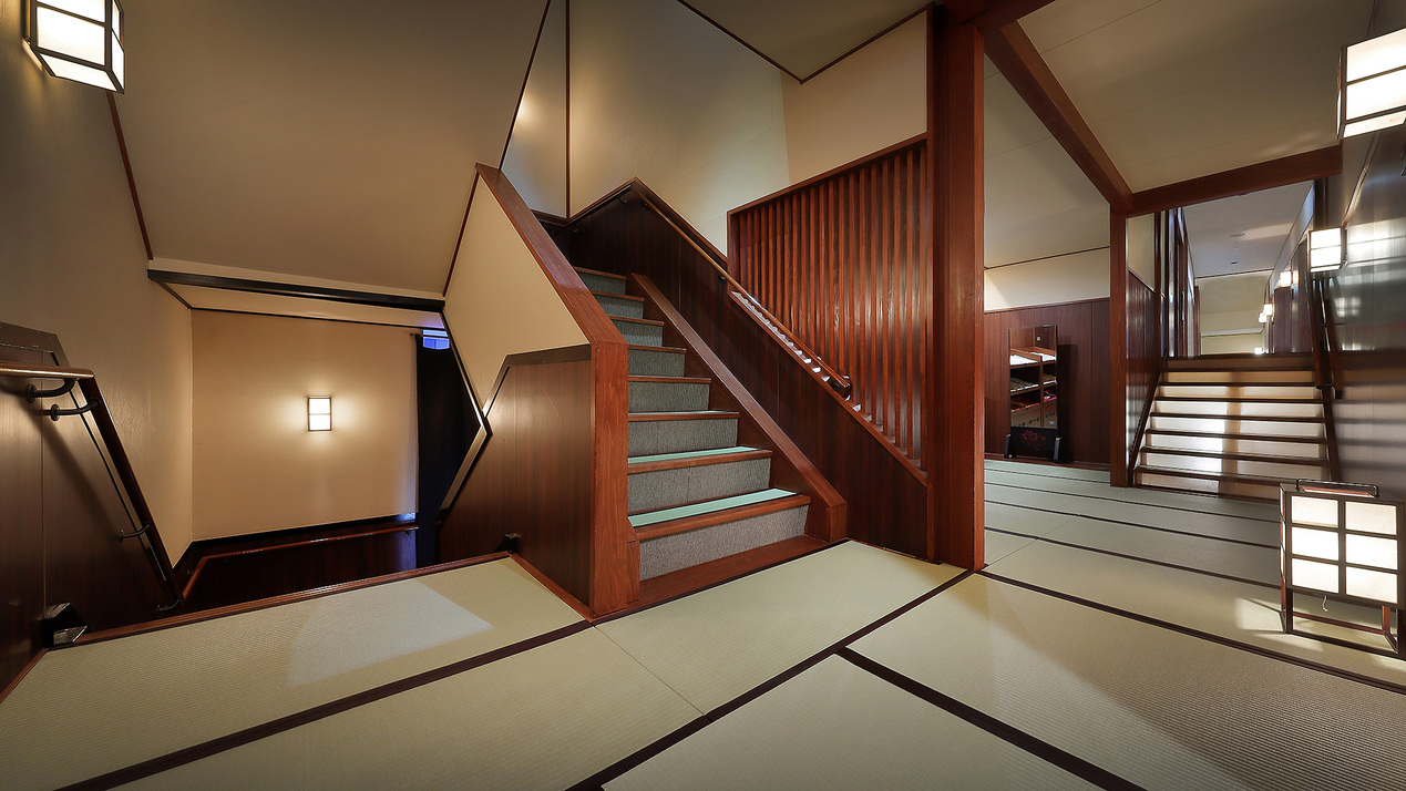 【廊下】館内廊下は全て畳敷き