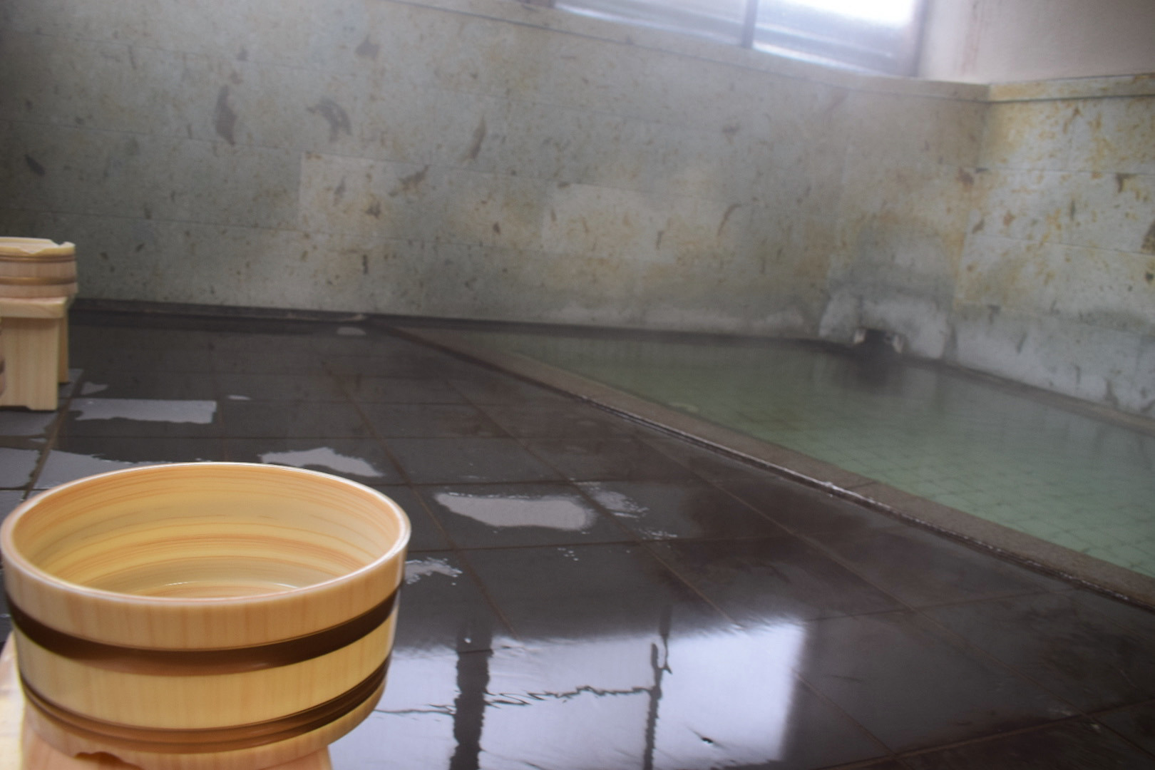 昔ながらの源泉かけ流しの内湯