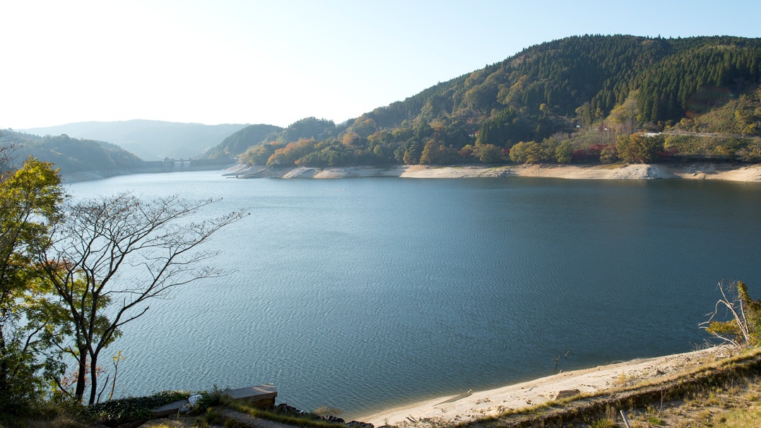 周辺観光／【北山湖】季節ごとに移り変わる自然の表情がとても魅力的…;当館から車で45分