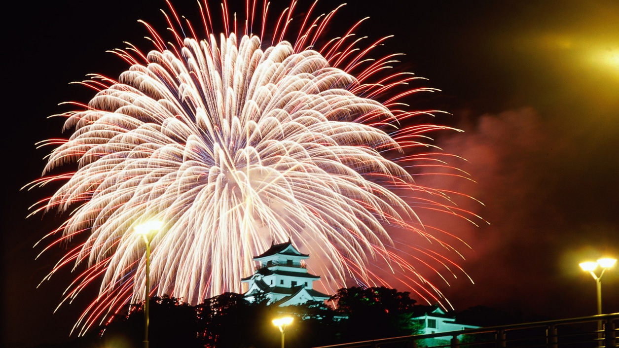 周辺観光／【佐賀城下花火大会】佐賀城北濠周辺で約1300発の花火が彩る…;当館から車で4分・徒歩17分