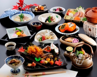 【グレードアップ懐石】特選料理で味わう京都♪和風ミニステーキ付！お抹茶と和菓子のウェルカムドリンク付
