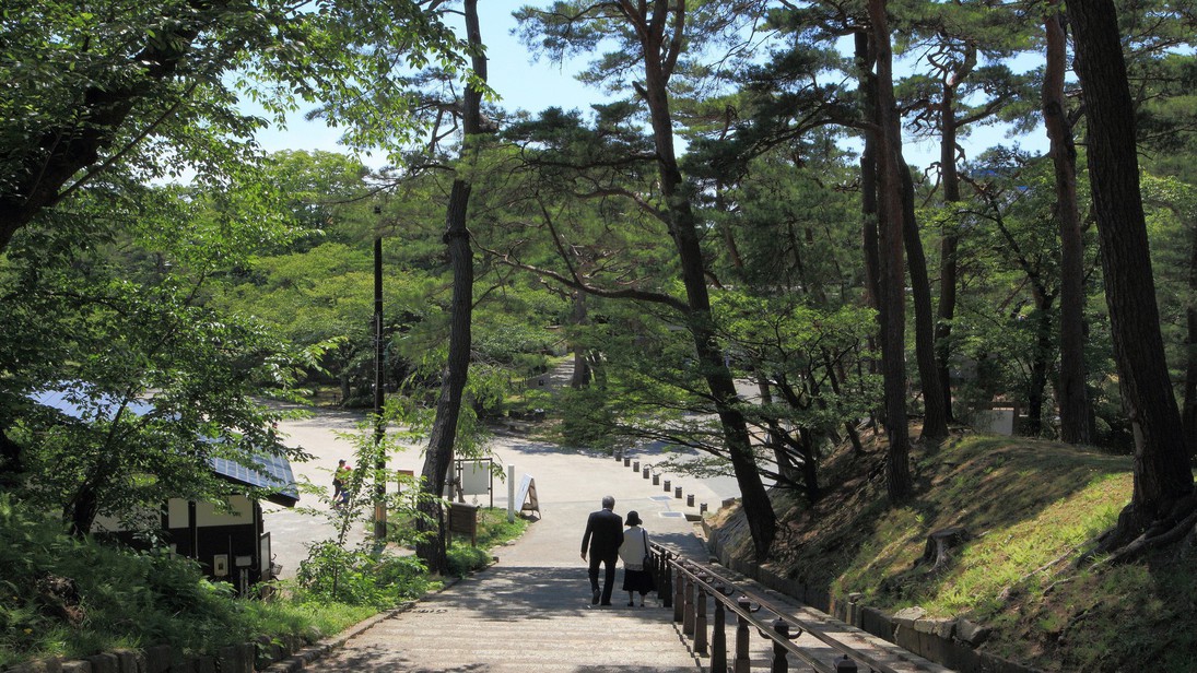 【千秋公園】四季折々の自然が楽しめ散策にも最適。