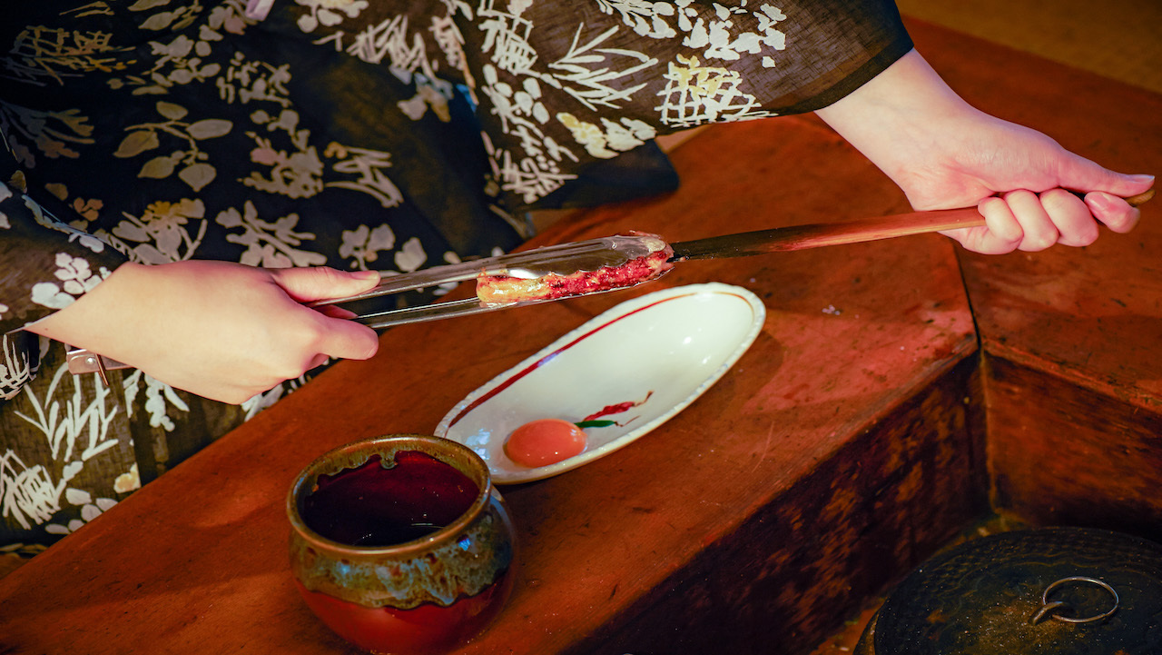 芦名といえば、会津地鶏のつくね。こりこりとした軟骨の食感と甘いタレが絶妙なハーモニー