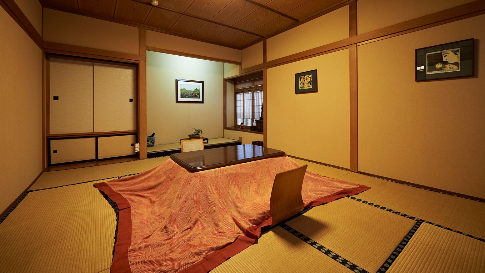 ゆったり和室１０畳『芦名の間』は、コンパクトながらも癒される空間。