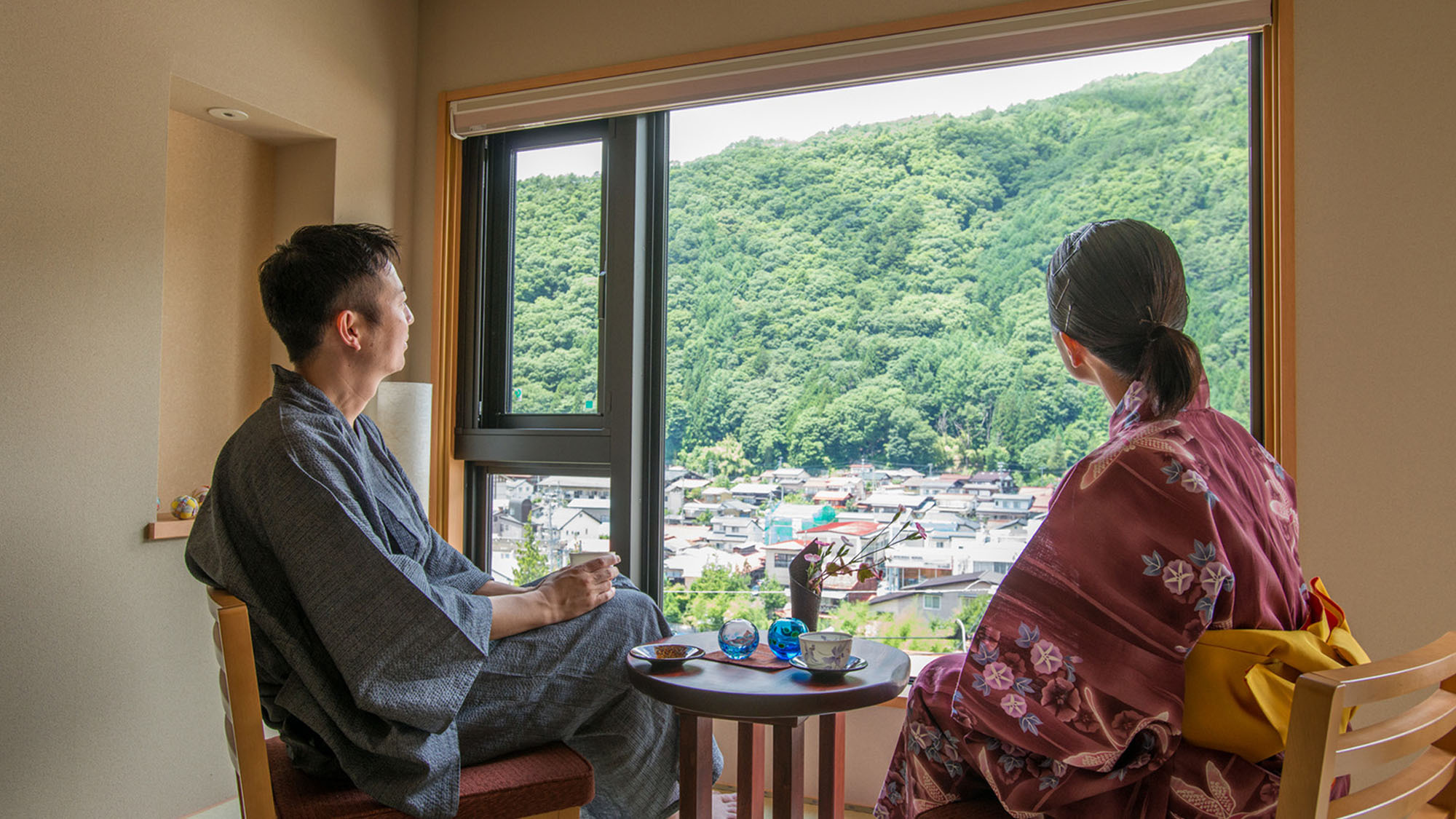 【カップルプラン】大人のロマンス旅。歴史情緒と季節グルメ満載の木曽福島を、華やか色浴衣でお散歩