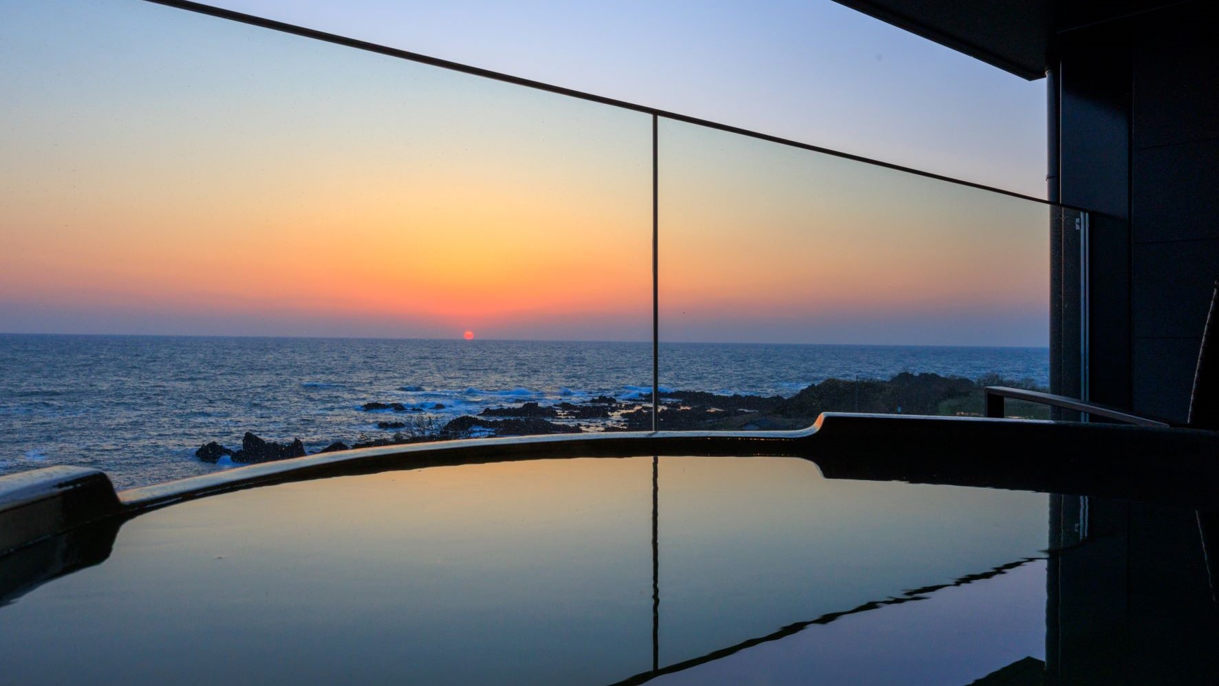 露天風呂付オーシャンテラス４階からは日本海に沈む夕陽を独り占め